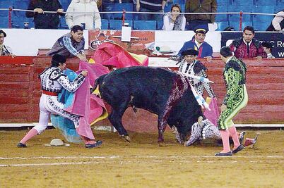 Otra cirugía a hombre cornado
