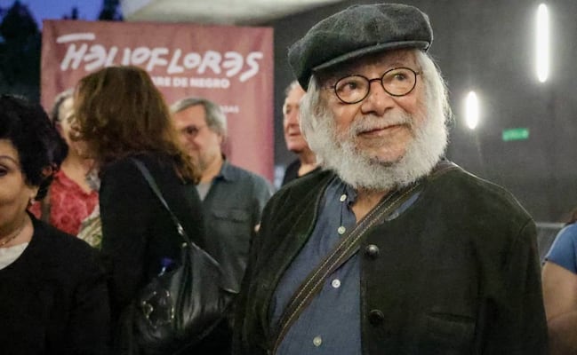 Estrenan documental sobre Helio Flores en la Cineteca Nacional; el caricaturista pide que se mantenga la caricatura política y no se use IA