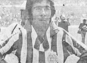 Carlos Reinoso y el día que posó con la playera de las Chivas