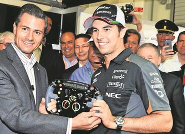 Peña Nieto se queda con regalos del Checo; no los reporta