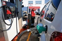 Bajan subsidios a gasolinas por caída del petróleo; consumidores pagarán más IEPS desde el 11 de abril