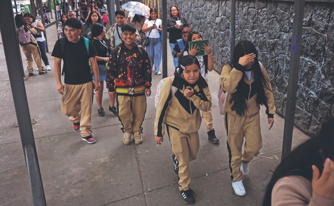 En el nivel de secundaria baja, la tasa de adolescentes fuera de la escuela aumentó de 6% a 8%, mientras que en secundaria alta la exclusión subió de 25% a 26%, según informe. Foto: Luis Camacho/ EL UNIVERSAL