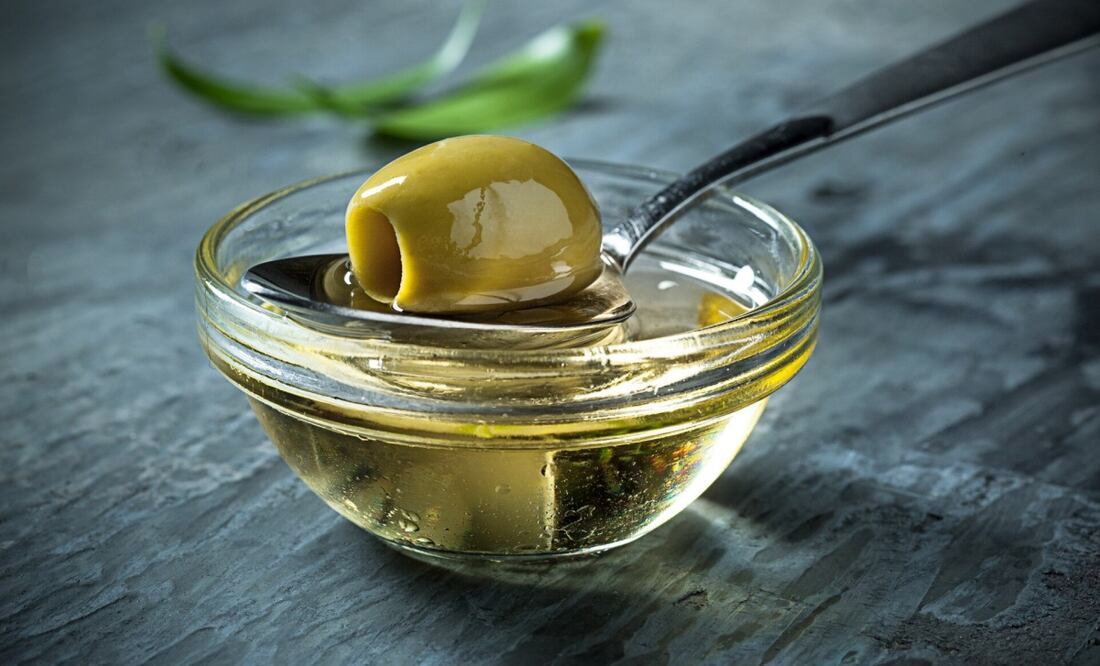 Estos son los beneficios de comer una cucharada de aceite de oliva antes del desayuno. Foto: Freepik