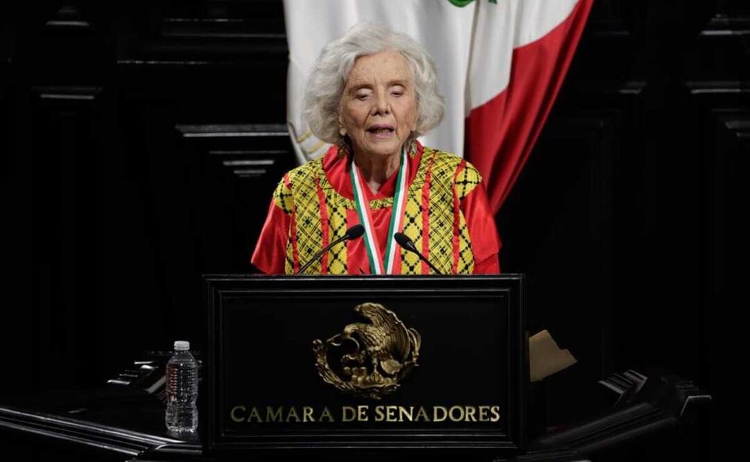 La escritora, periodista y activista Elena Poniatowska recibe la medalla Belisario Domínguez en el Senado de la República. Foto: Diego Simón Sánchez / EL UNIVERSAL