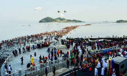 En el mar de Jindo: así es el fenómeno del ‘milagro de Moisés’ 