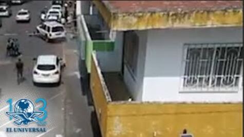 Captan cómo adulto mayor arrolla a multitud en Chiapas