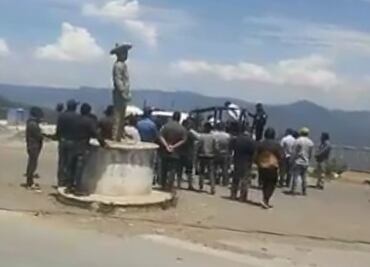 Policías rescatan a dos hombres de ser linchados en Veracruz