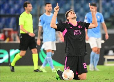 Doblete de Santiago Giménez con el Feyenoord en la Europa League