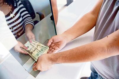 Cae en México gasto en bienes y servicios: diputados