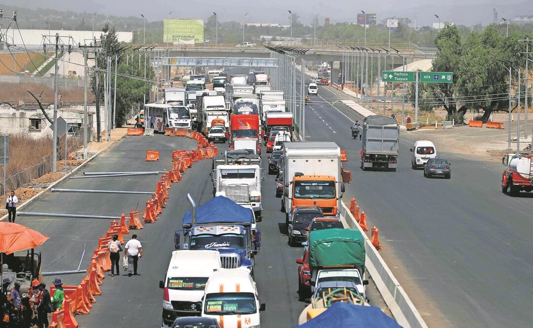 A partir del kilómetro 25 de la México-Pachuca se hace un embudo vial. Foto: DIEGO SIMÓN/ EL UNIVERSAL
