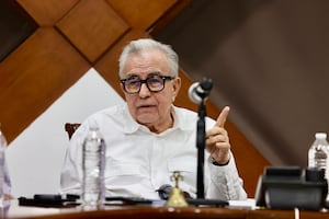 Rubén Rocha Moya entrega dinero a trabajadores de Universidad Autónoma de Sinaloa; cubre aguinaldos y salarios