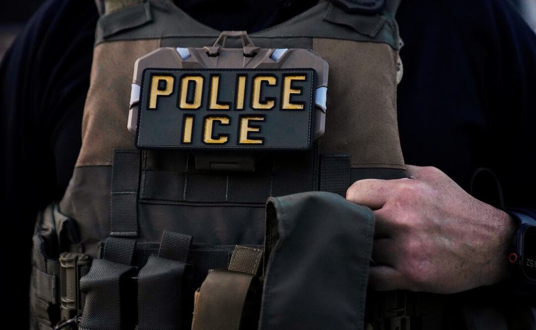 Un agente de migración en Park Ridge, Illinois, el 19 de septiembre de 2025. 
Foto: AP