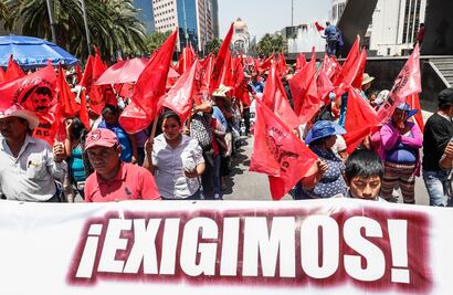 Amagan campesinos con permanecer en plantón sobre Reforma