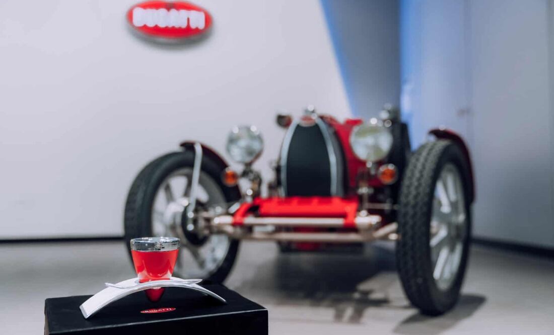 Cafetería Bugatti, admira un Chiron mientras te tomas un espresso