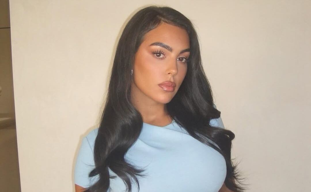 Georgina Rodríguez apuesta por un peinado semirecogido en verano. Foto: Especial. Instagram @georginagio