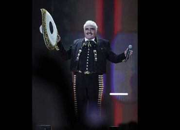 Más de 40 canciones y muchos shots de tequila: así fue el último concierto de Vicente Fernández