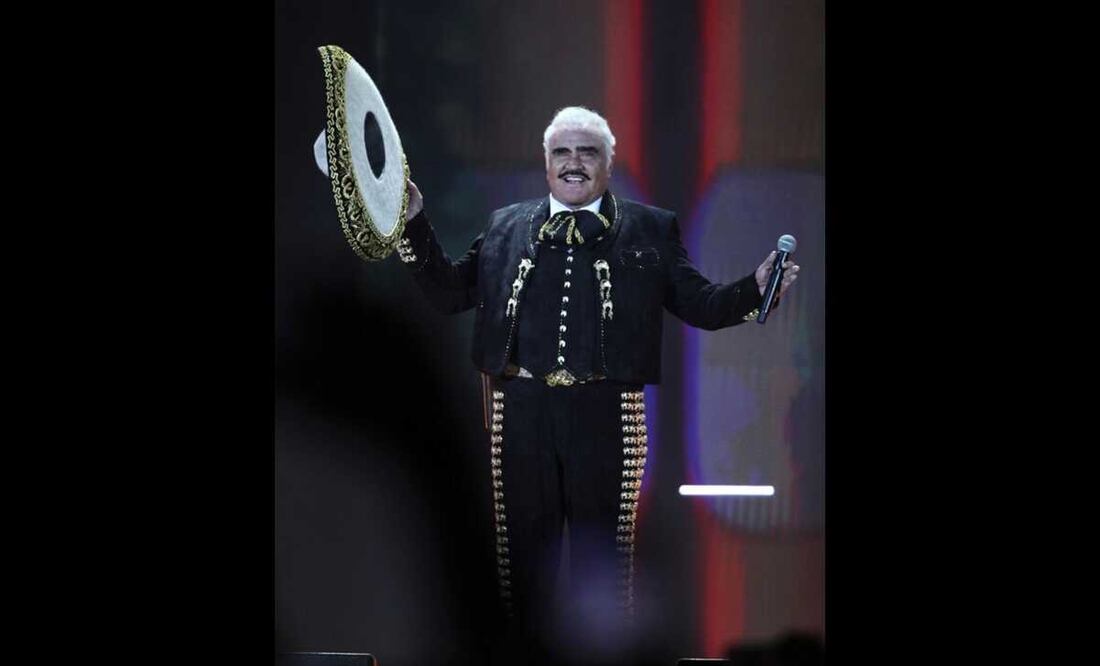 Vicente Fernández, en el Estadio Azteca, durante su último concierto. Foto: AP Photo/Marco Ugarte, archivo