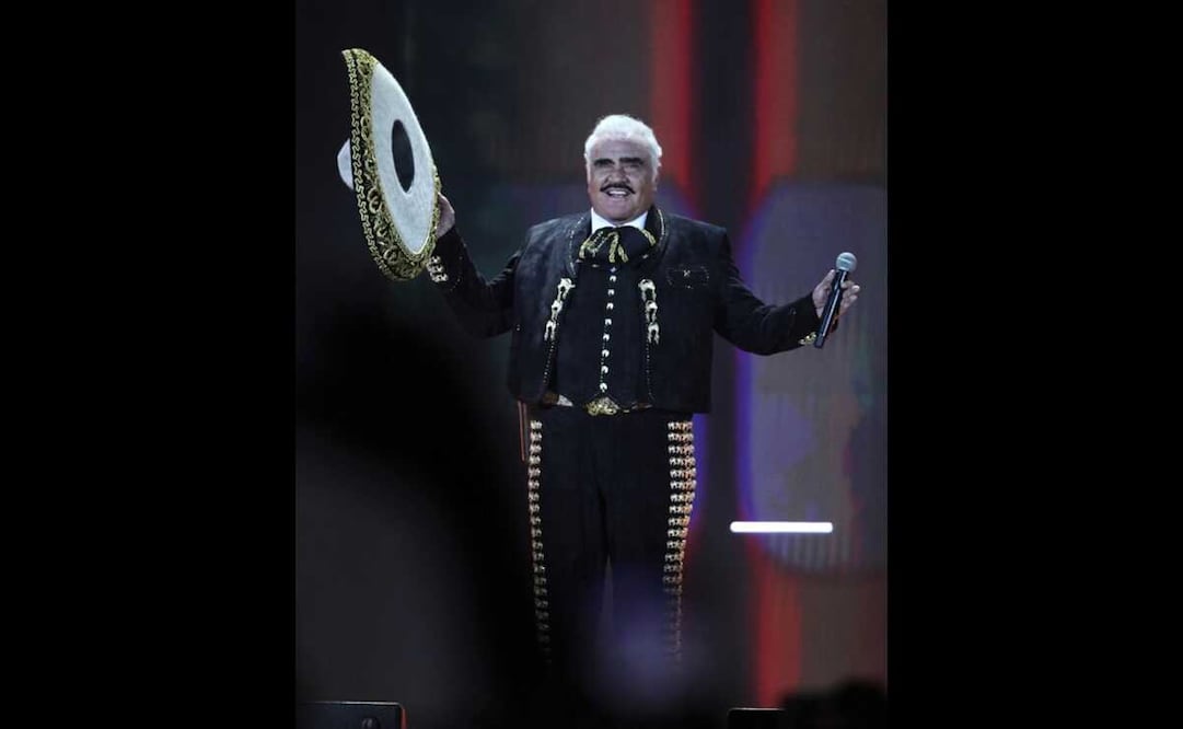 Vicente Fernández, en el Estadio Azteca, durante su último concierto. Foto: AP Photo/Marco Ugarte, archivo