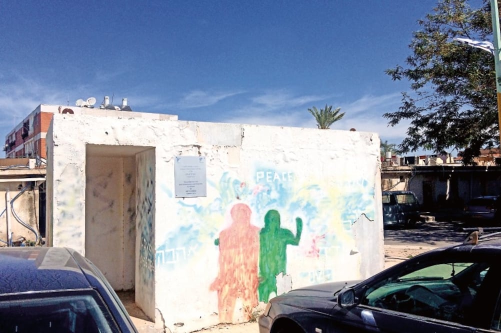 Los refugios construidos en las casas cuentan con paredes de concreto para resistir los bombardeos. A esos sitios la gente pueda correr a resguardarse cuando se presente un ataque de misiles o sismos. (Tel Aviv)