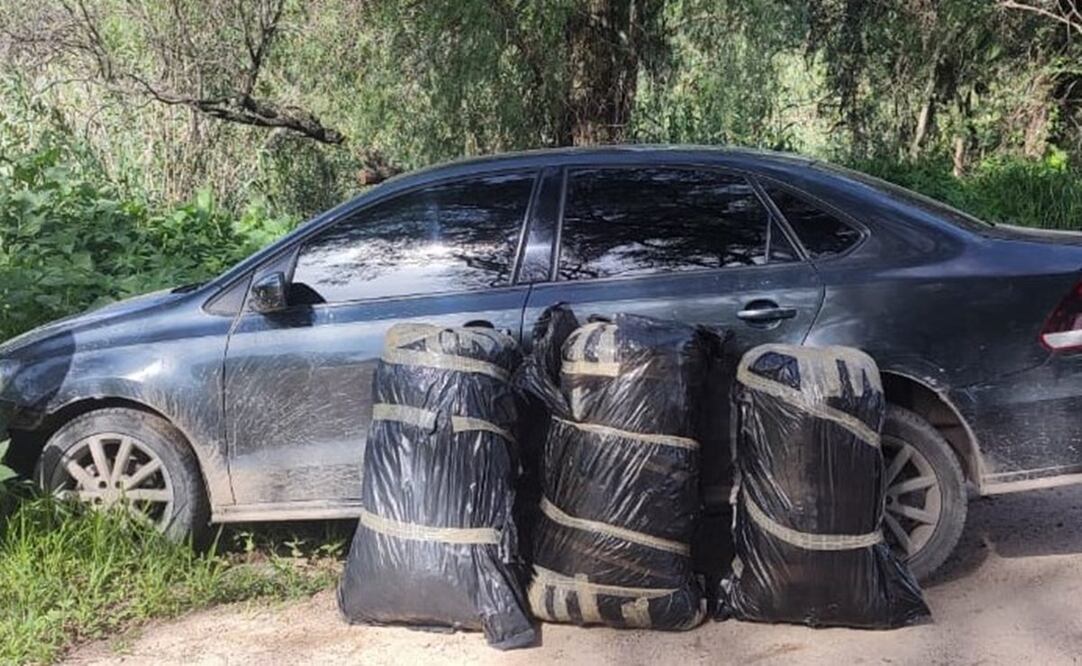 Los pasajeros del auto donde se encontraron las bolsas descendieron de la unidad y emprendieron la huida en distintas direcciones. Foto: Especial