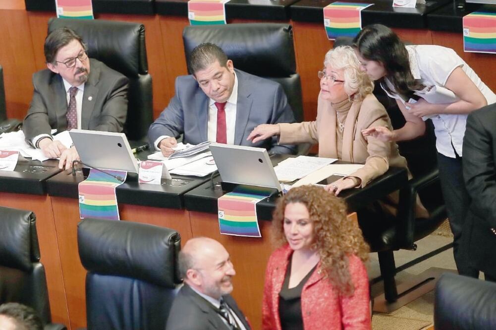 La senadora de Morena, Olga Sánchez Cordero (der. arriba) propondrá mañana una iniciativa que vigilará el mercado para el uso medicinal, personal y comercial de la marihuana.(IVÁN STEPHENS. EL UNIVERSAL)