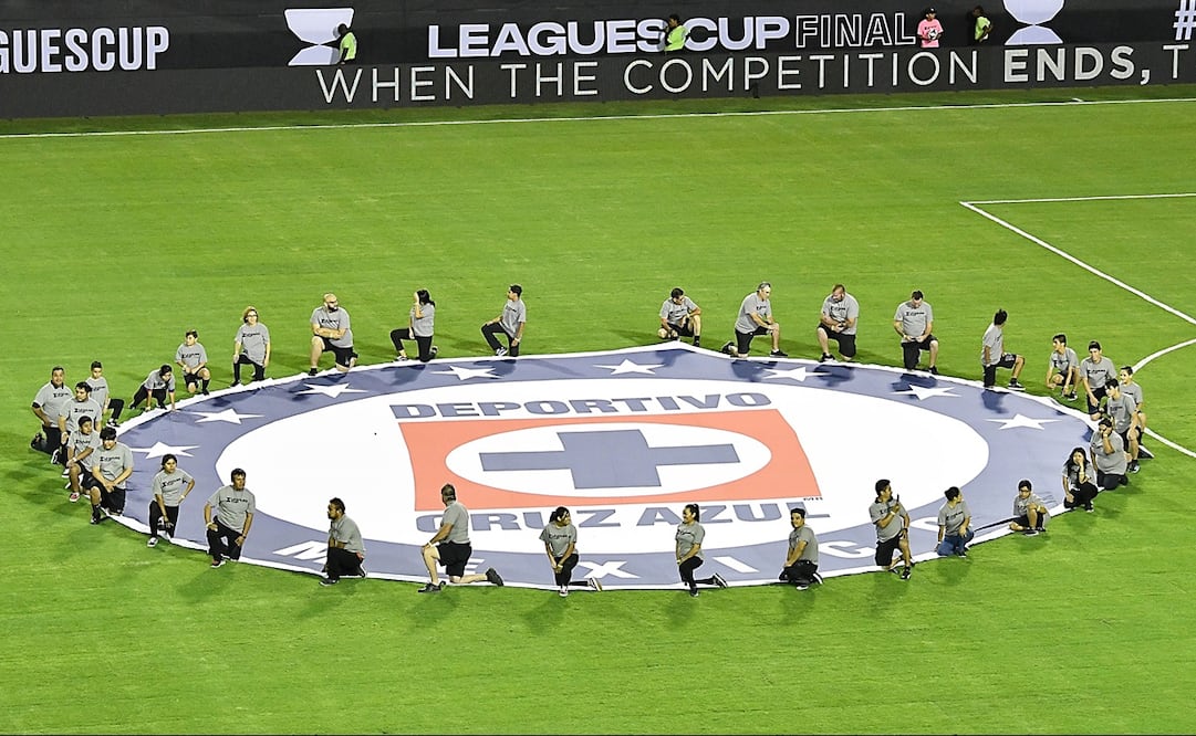 Escudo de Cruz Azul previo a un partido - FOTO: Imago7