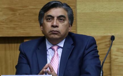 Esquivel propone que dinero de impuestos de Walmart vaya a desempleados