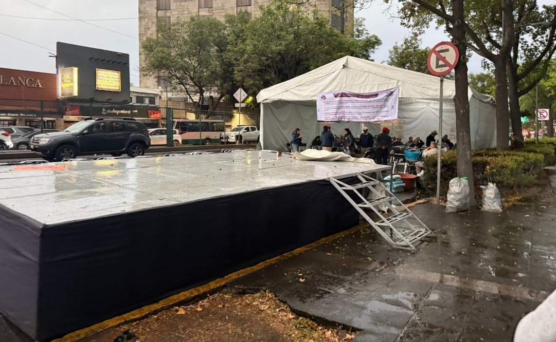 Trabajadores de Pemex mantienen plantón sobre Marina Nacional; exigen ajuste salarial.
Foto: Especial.