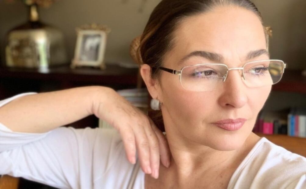 Damián Alcázar se pinta de naranja, pero no por política