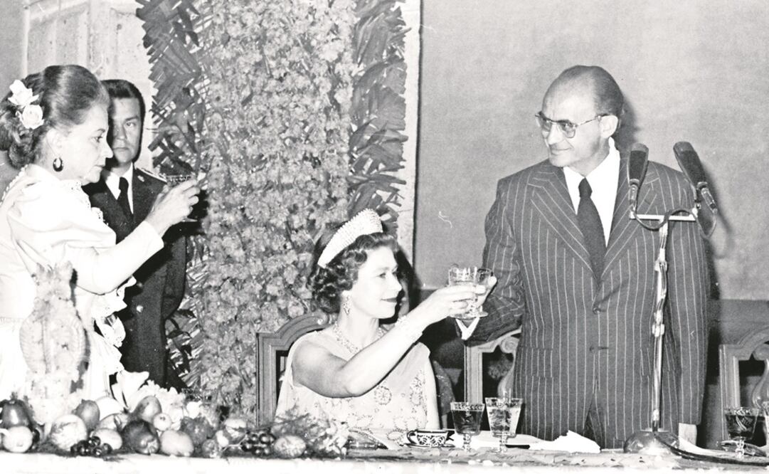 Cena que la reina Isabel II ofreció al entonces presidente Luis Echeverría y a su esposa a bordo del yate Britannia. Foto: Archivo El Universal