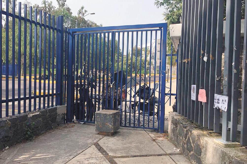 Las instalaciones de la FCPyS fueron clausuradas desde las primeras horas de ayer y se decretó un paro. Foto: PEDRO VILLA Y CAÑA. EL UNIVERSAL