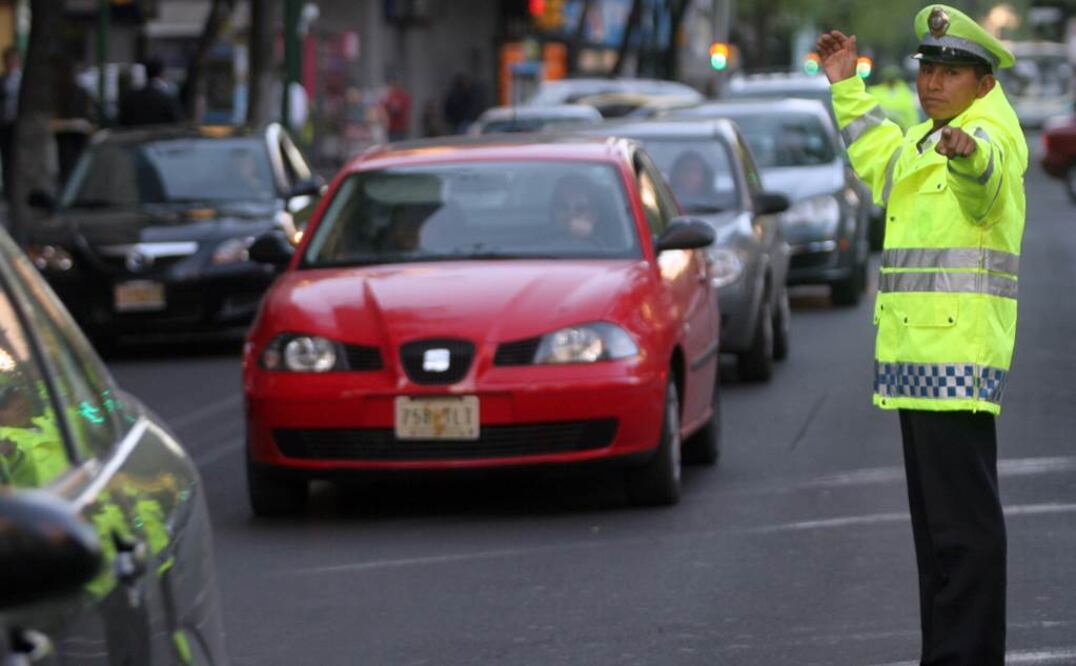 Obligación de conductores en el Reglamento de Tránsito