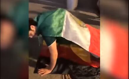 Tunden en redes a youtuber mexicano que ultrajó bandera alemana en Rusia