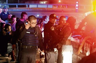 Policías se van de fiesta y arman un zafarrancho   