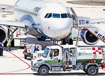 Cofece: regulación a aerolíneas pegaría a competencia