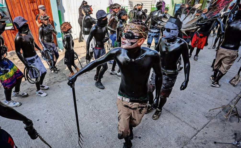 Cada año, cuatro semanas antes de Semana Santa, los pobladores de San Nicolás de los Ranchos, en Puebla, celebran su carnaval. Foto: Luis Camacho / EL UNIVERSAL