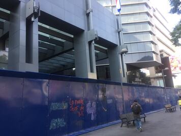 "Tapizan" negocios, estaciones de Metrobús y estatuas por marcha feminista