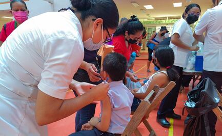 Papás reclaman por vacunas Covid caducas para niños en Oaxaca; Gobierno responde que aún tienen vida útil