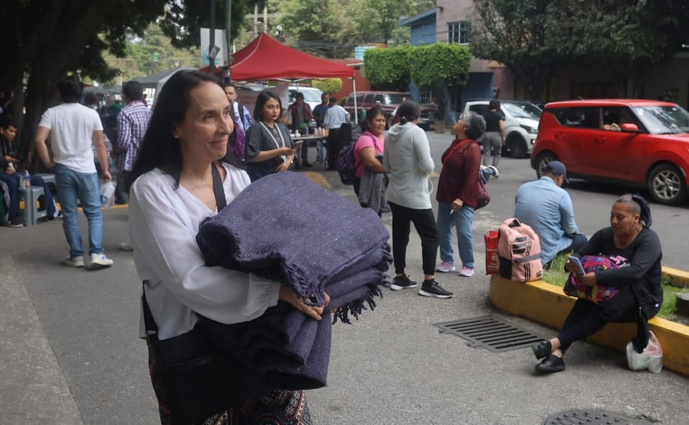 Entrega de apoyos a familiares de víctimas de la explosión de pipa de gas en puente de la Concordia en Iztapalapa (13/09/2025). Foto: Gabriel Pano / EL UNIVERSAL