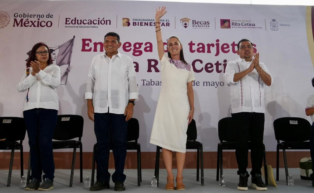 La presidenta de México, Claudia Sheinbaum, en Tabasco, durante la entrega de tarjetas de la Beca Rita Cetina. Foto: Presidencia de México