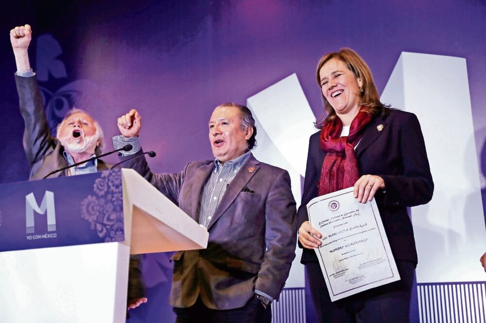 La aspirante del PAN a la candidatura presidencial, Margarita Zavala, asistió ayer a un encuentro con los integrantes del Consejo de Egresados del Instit uto Politécnico Nacional, en el que anunció que viajará a Estados Unidos. (LUIS CORTÉS. EL UNIVERSAL)