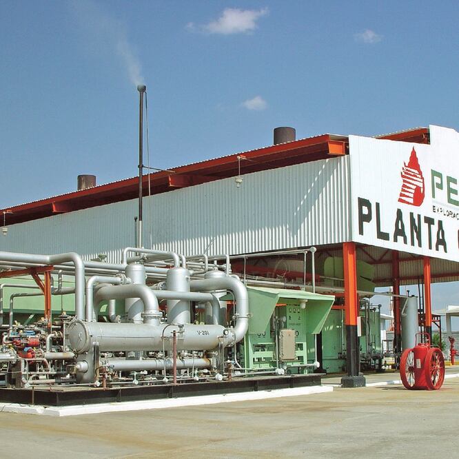 Los 25 mil millones de pesos que requiere Pemex por año están por encima de lo que le han invertido a la petrolera durante los últimos 18 años. (ARCHIVO EL UNIVERSAL)