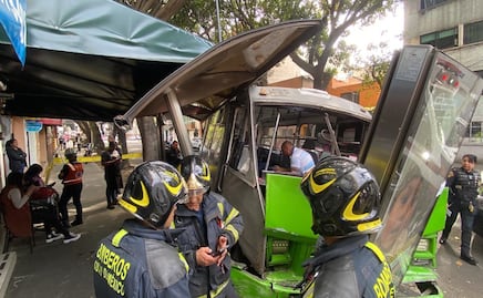 Microbús choca contra parabús en Benito Juárez; cinco pasajeras resultan lesionadas