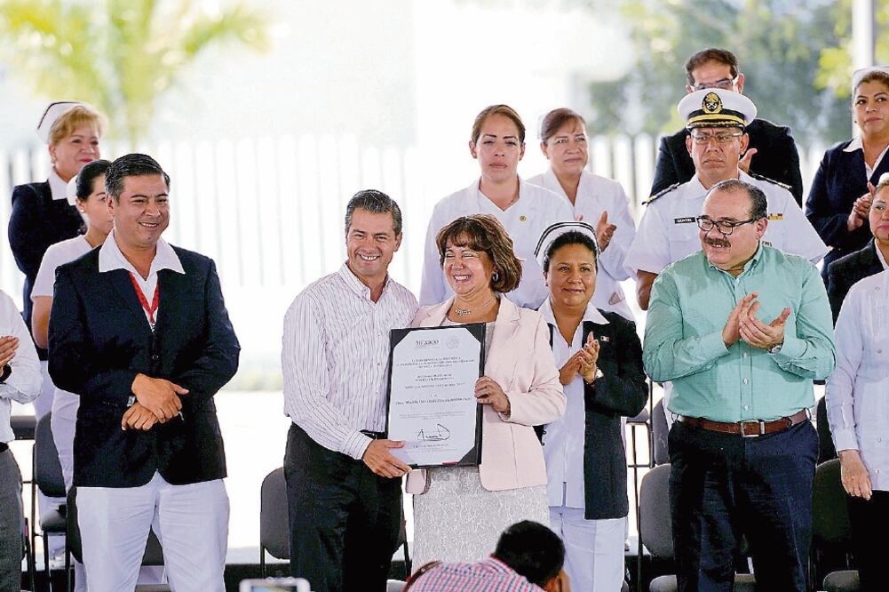 El presidente Enrique Peña Nieto encabezó la celebración por el Día de la Enfermera y el Enfermero en Colima. (Especial)