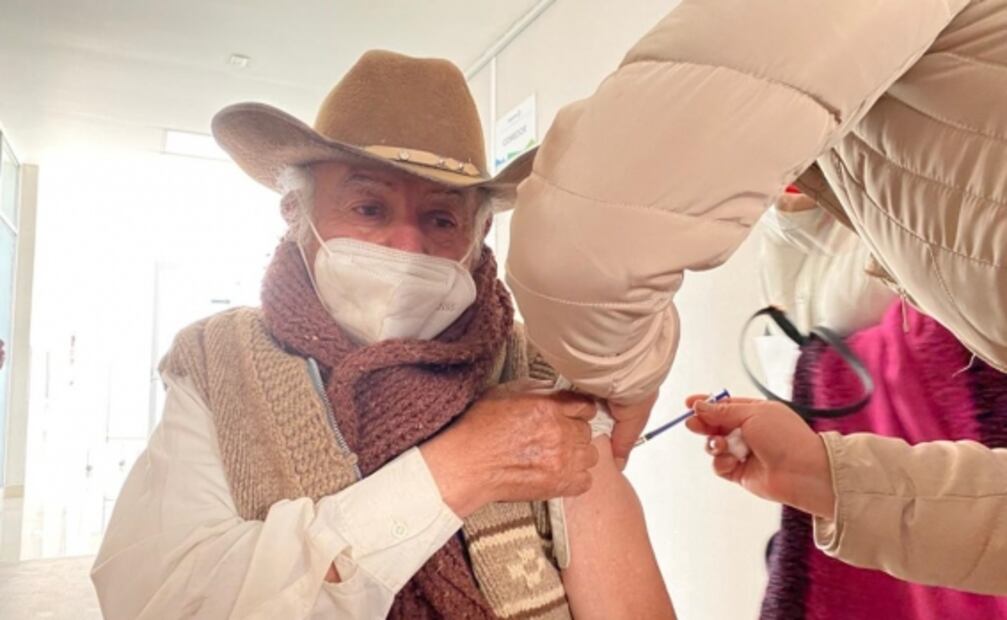 Inicia en los estados vacunación de adultos mayores contra Covid-19
