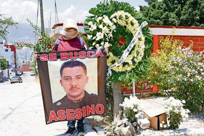 Madre de normalista asesinado en Chilpancingo exige detención de policía prófugo