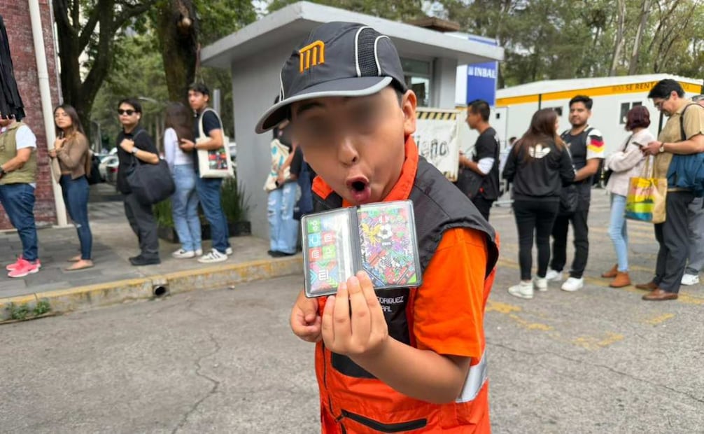 Mateo fue unos de los primeros usuarios en adquirir la Tarjeta de MI conmemorativa. Foto: Leonardo Lugo / EL UNIVERSAL