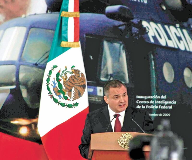 Genaro García Luna arrastra un polémico legado en el combate a la inseguridad desde el sexenio de Vicente Fox, cuando en la AFI realizó el montaje de la captura de Florence Cassez. ARCHIVO EL UNIVERSAL