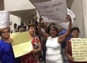 Activistas protestan a favor del aborto en Congreso de Sinaloa