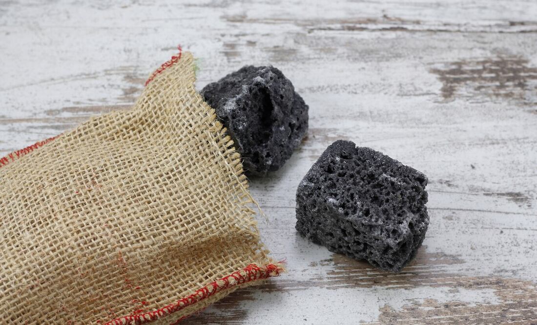 El carbón navideño se hace presente en el Día de Reyes. Foto: iStock